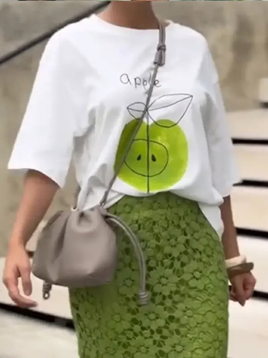 Fashionable Apple Print T-Shirt